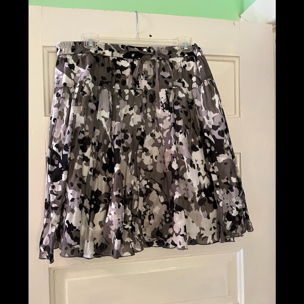 Old Navy Above the Knee Camo Skirt. Elastic waist. Super Cute!! Size medium